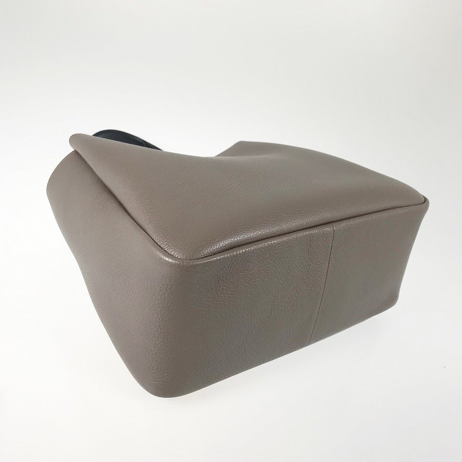 プラダ トートバッグ