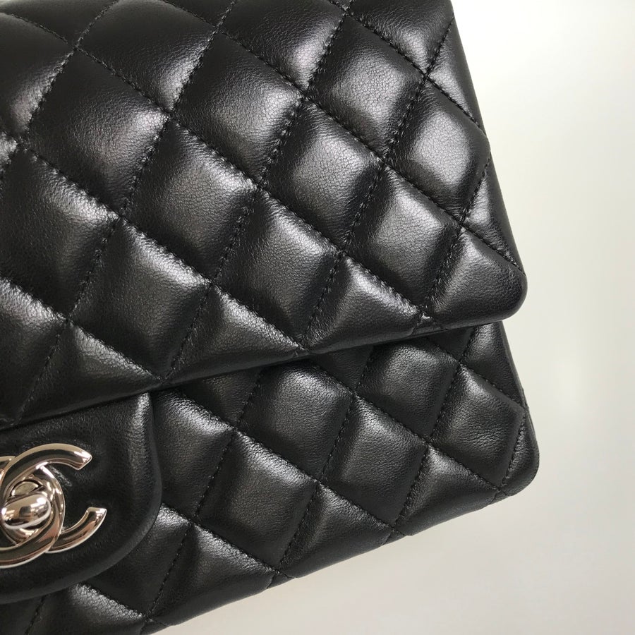 シャネル ショルダーバッグ