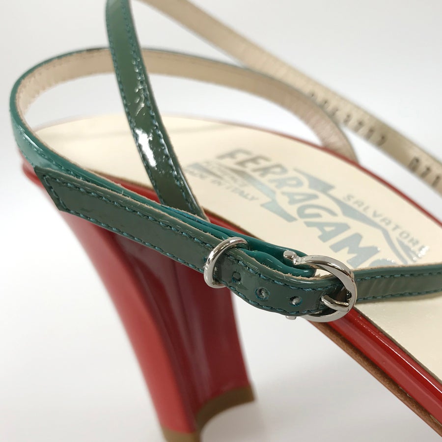 サルヴァトーレフェラガモ レディース サンダル