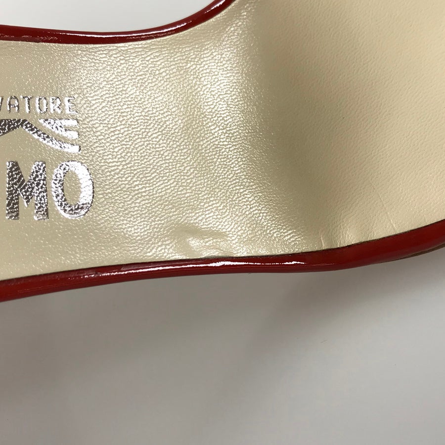 サルヴァトーレフェラガモ レディース サンダル