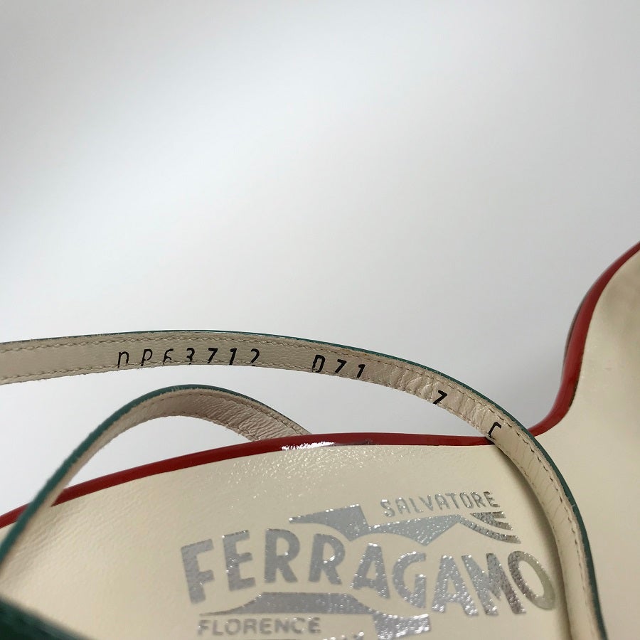 サルヴァトーレフェラガモ レディース サンダル