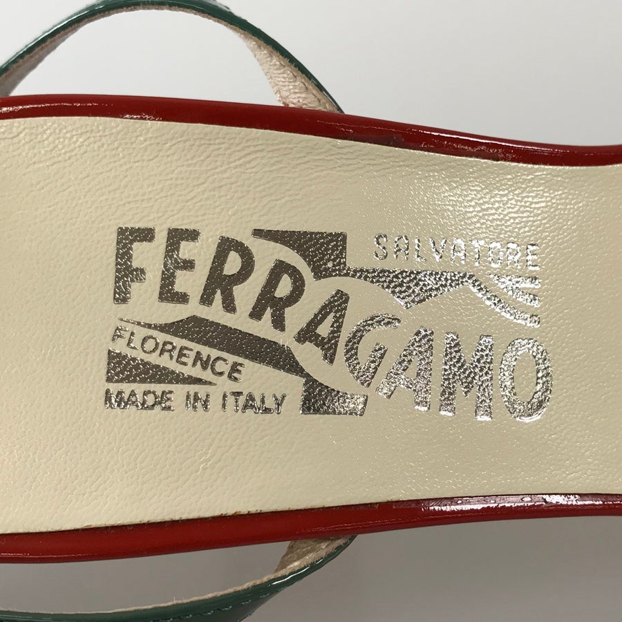 サルヴァトーレフェラガモ レディース サンダル