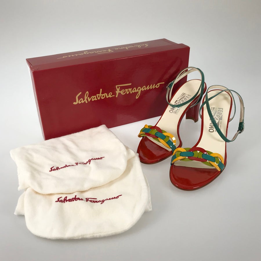 サルヴァトーレフェラガモ レディース サンダル