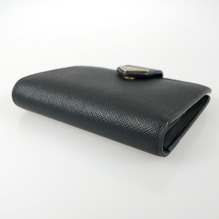 プラダ 二つ折り財布