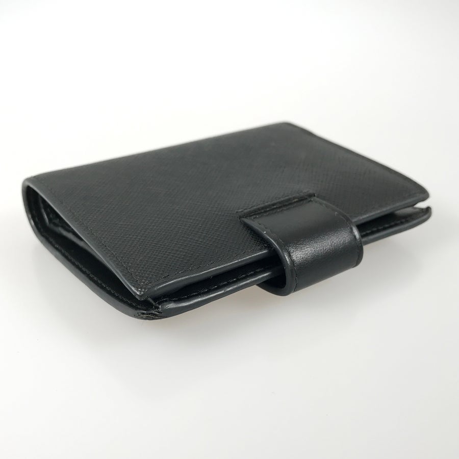 プラダ 二つ折り財布