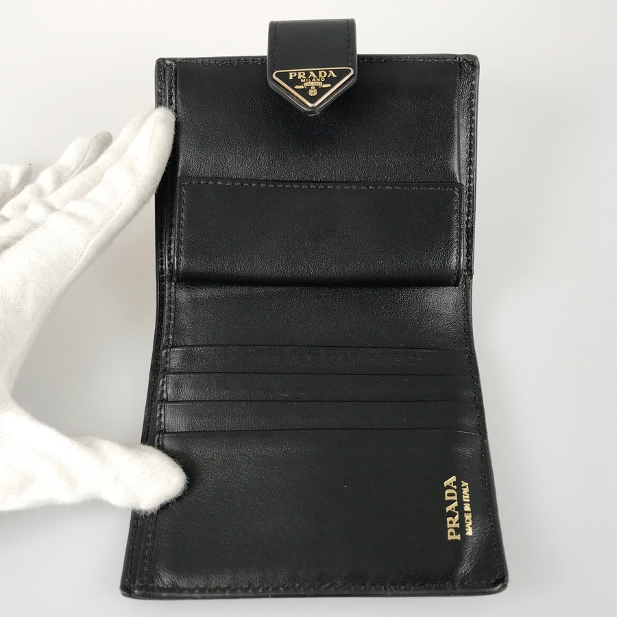 プラダ 二つ折り財布