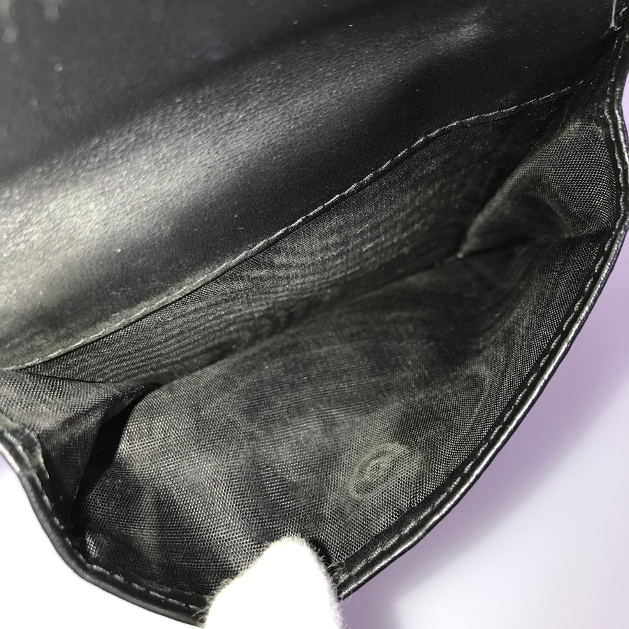 プラダ 二つ折り財布