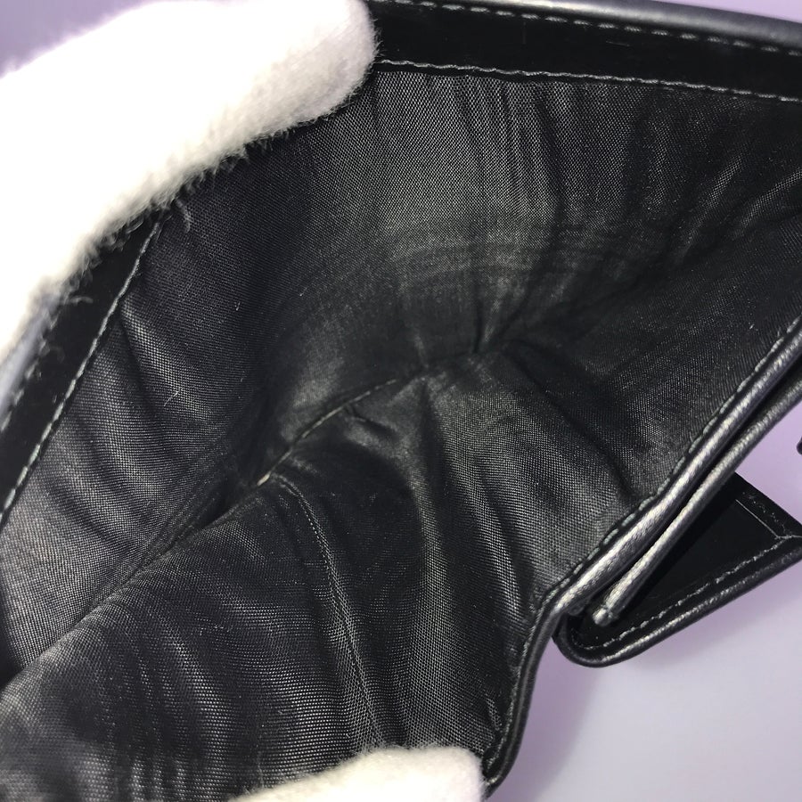 プラダ 二つ折り財布