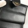プラダ 二つ折り財布