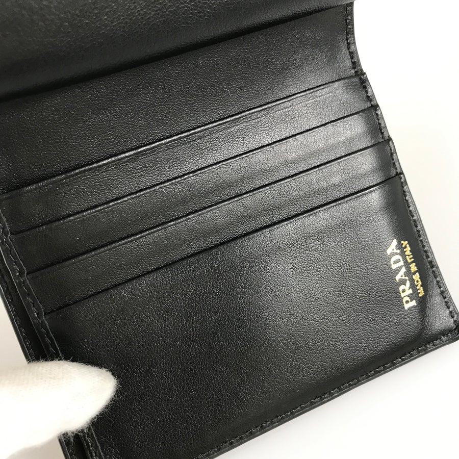 プラダ 二つ折り財布