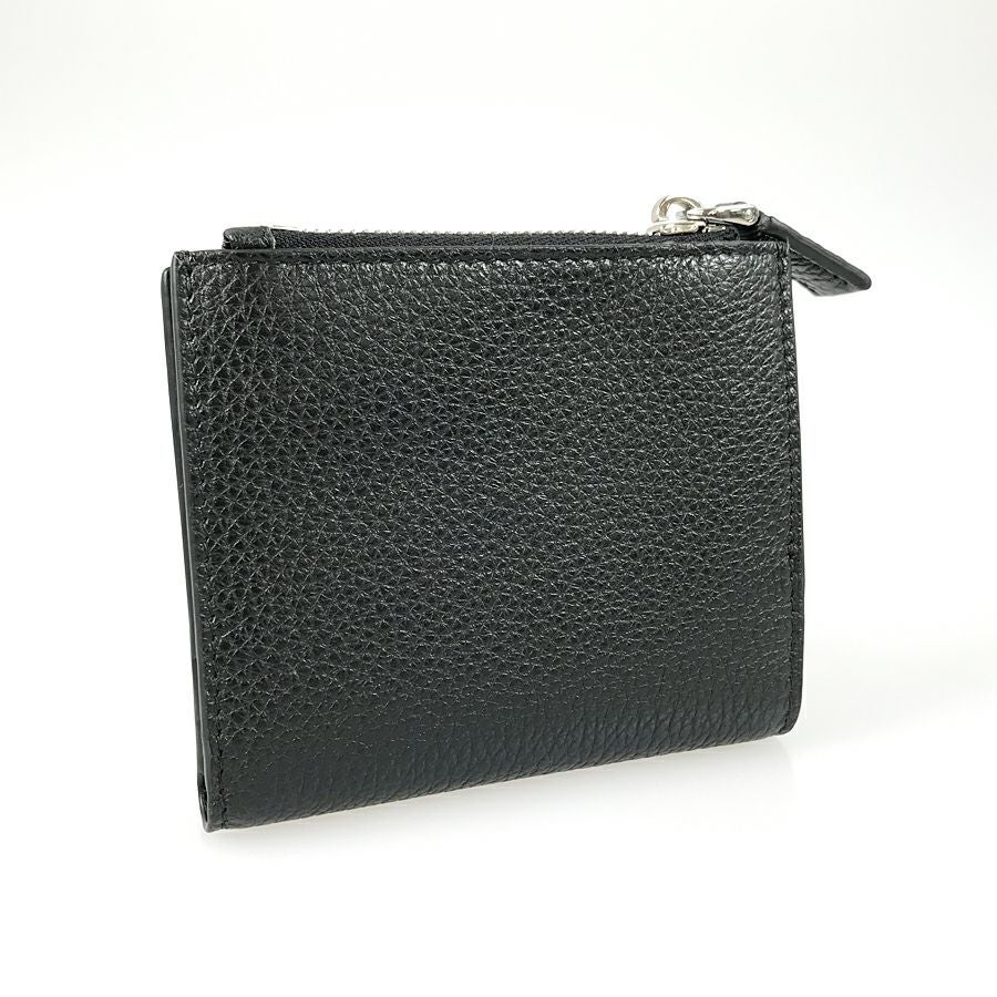 プラダ 二つ折り財布