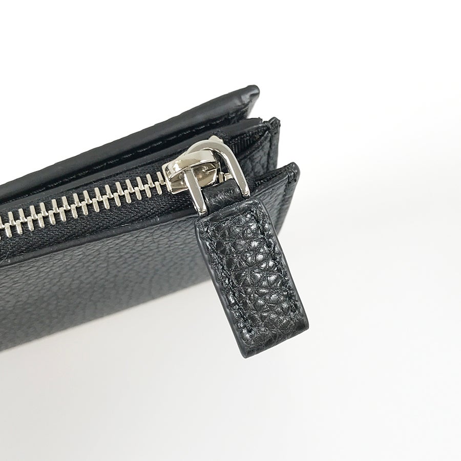 プラダ 二つ折り財布