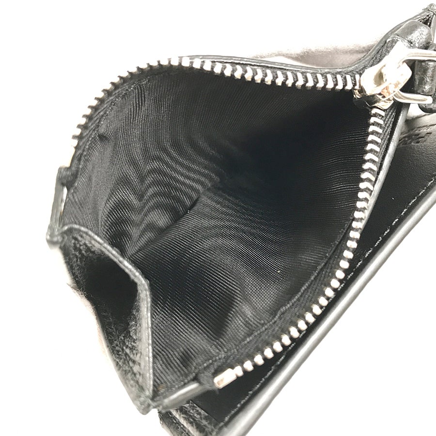 プラダ 二つ折り財布