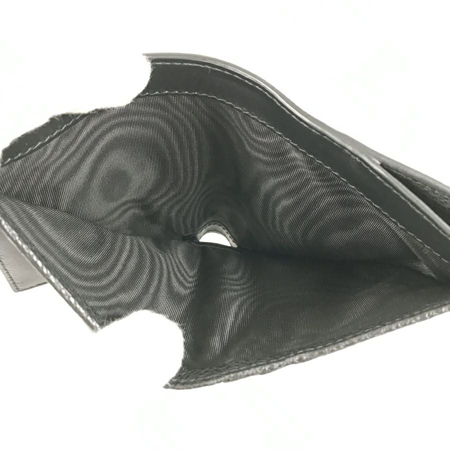 プラダ 二つ折り財布