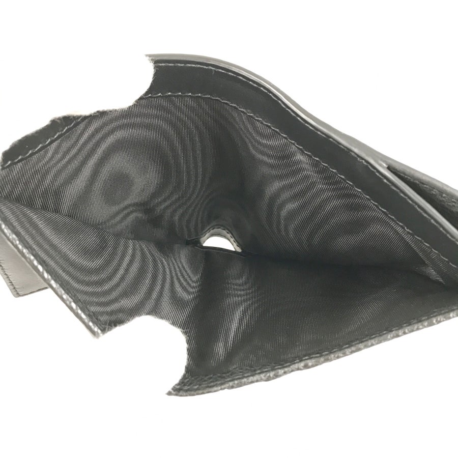 プラダ 二つ折り財布