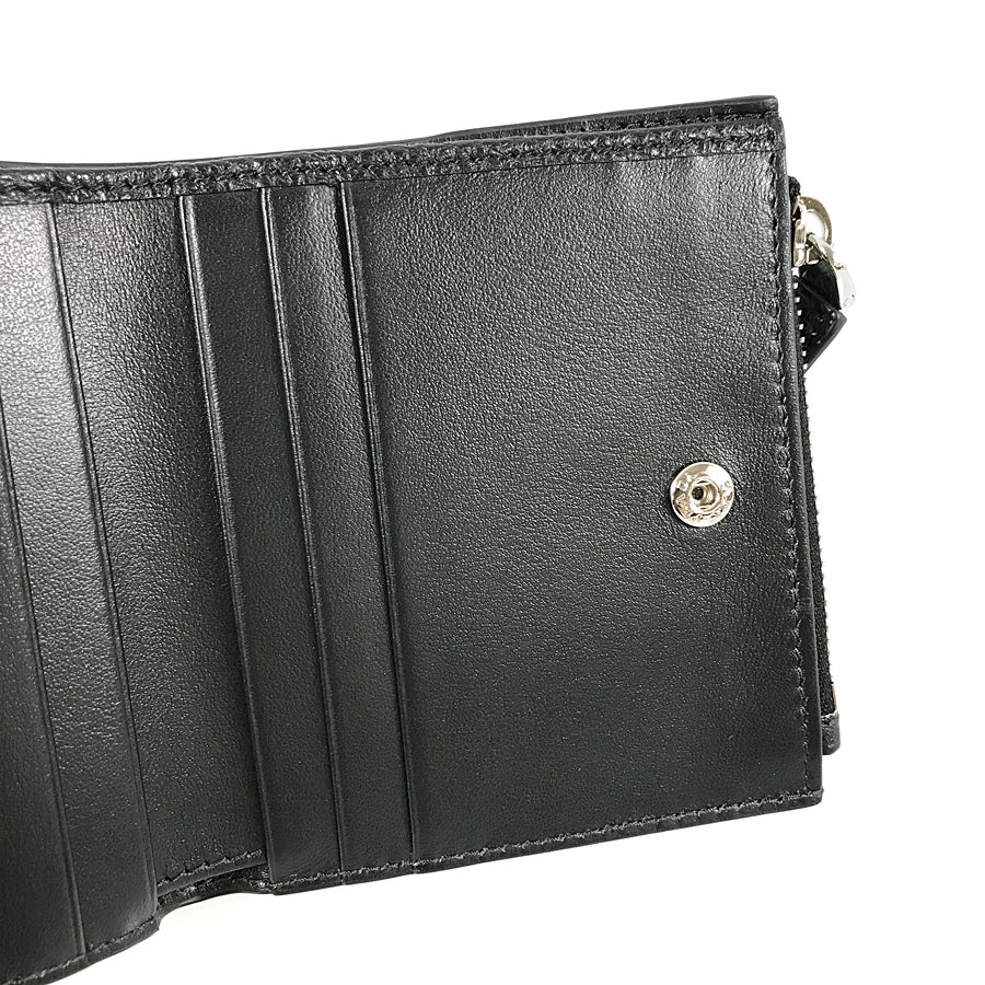 プラダ 二つ折り財布