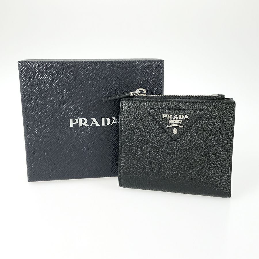 プラダ 二つ折り財布