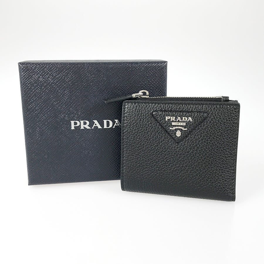 プラダ 二つ折り財布