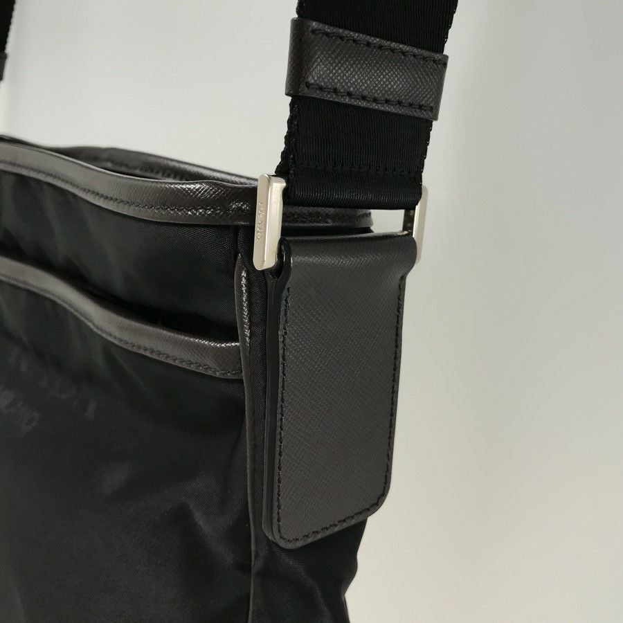 プラダ ショルダーバッグ