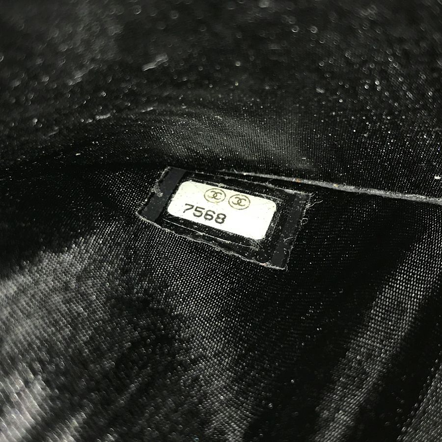 シャネル 二つ折り財布