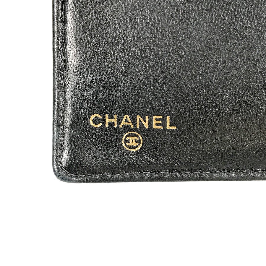 シャネル 二つ折り財布
