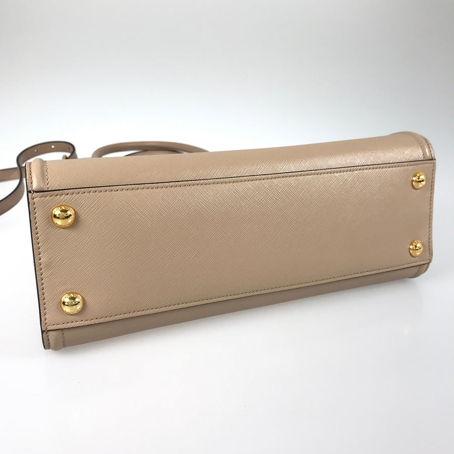 プラダ ハンドバッグ