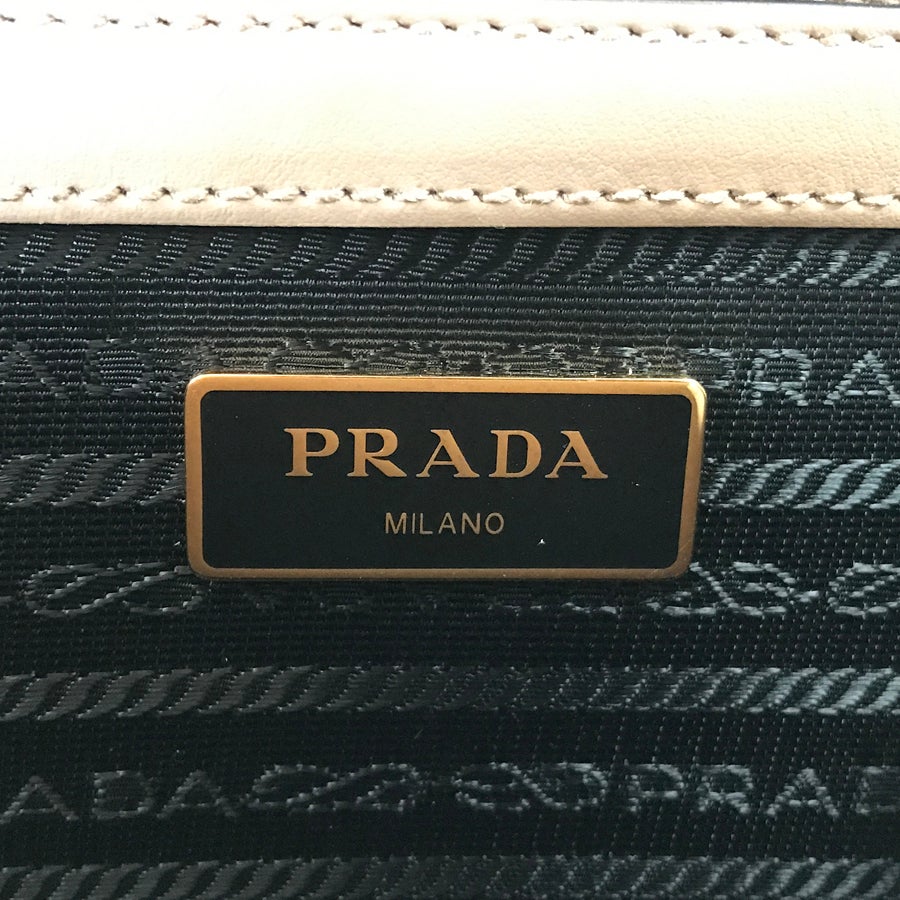 プラダ ハンドバッグ