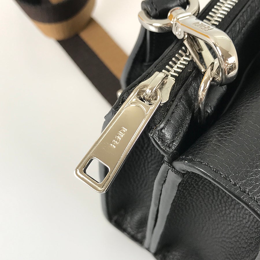 フェンディ ショルダーバッグ