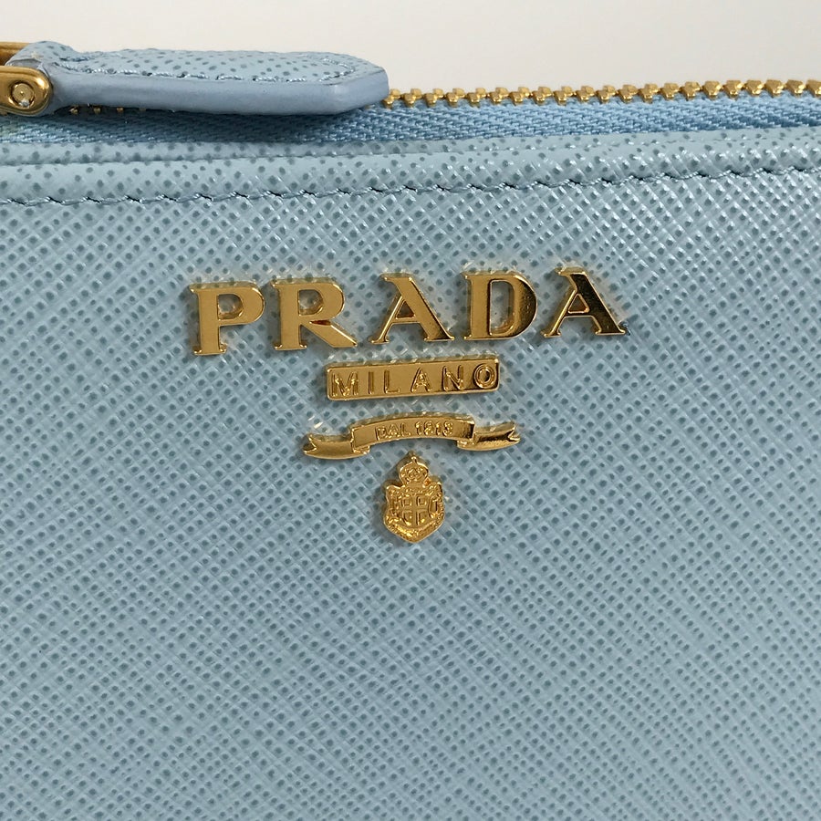 プラダ 二つ折り財布