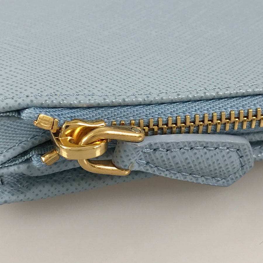 プラダ 二つ折り財布