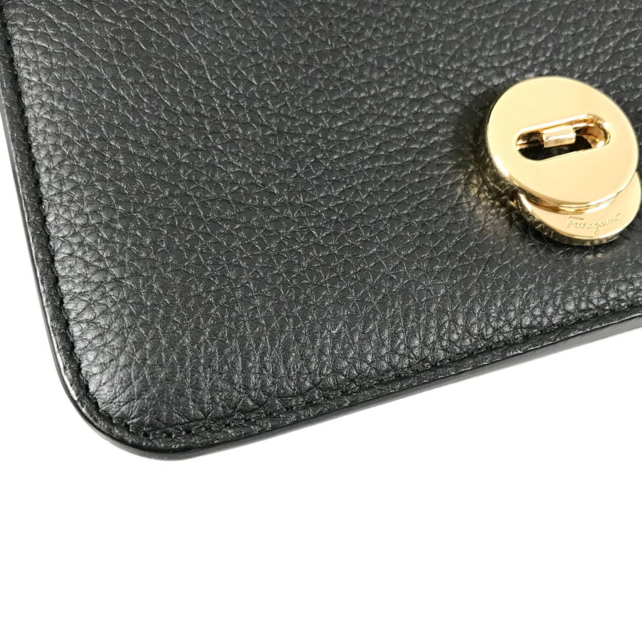 サルヴァトーレフェラガモ ショルダーバッグ