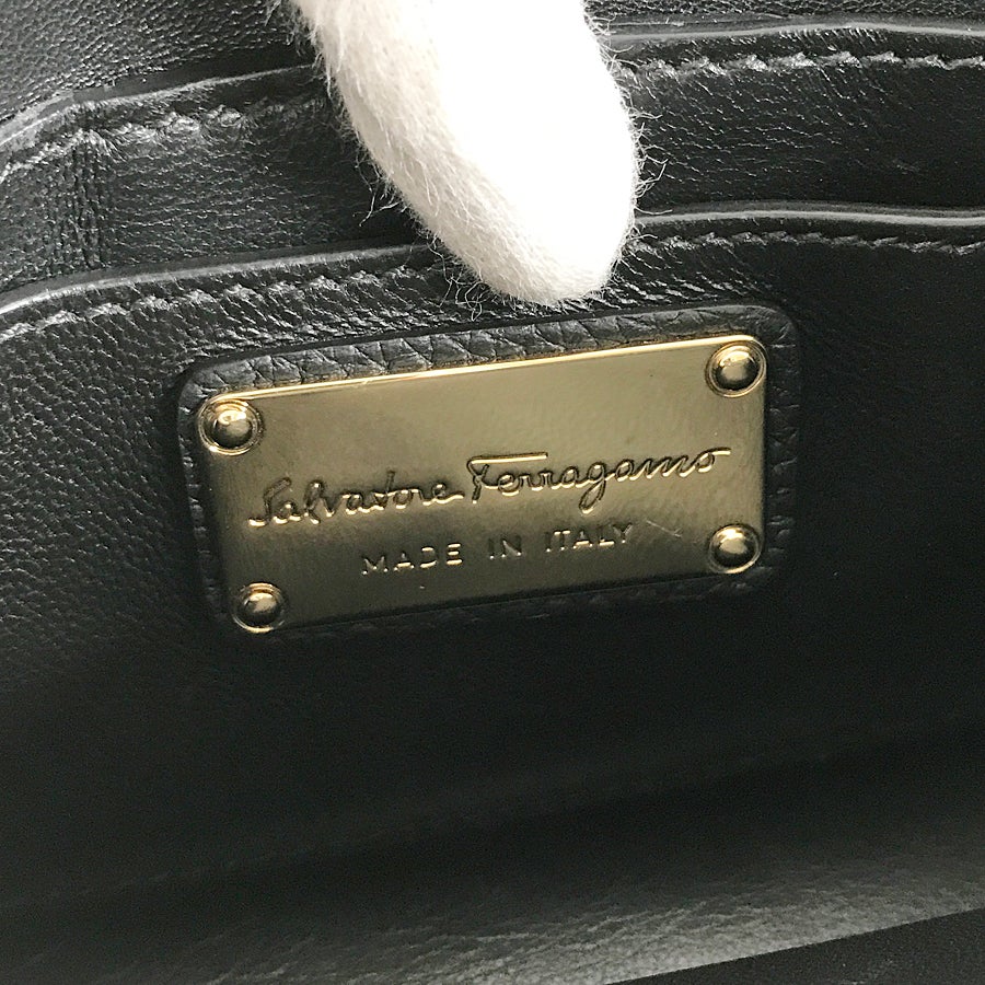 サルヴァトーレフェラガモ ショルダーバッグ