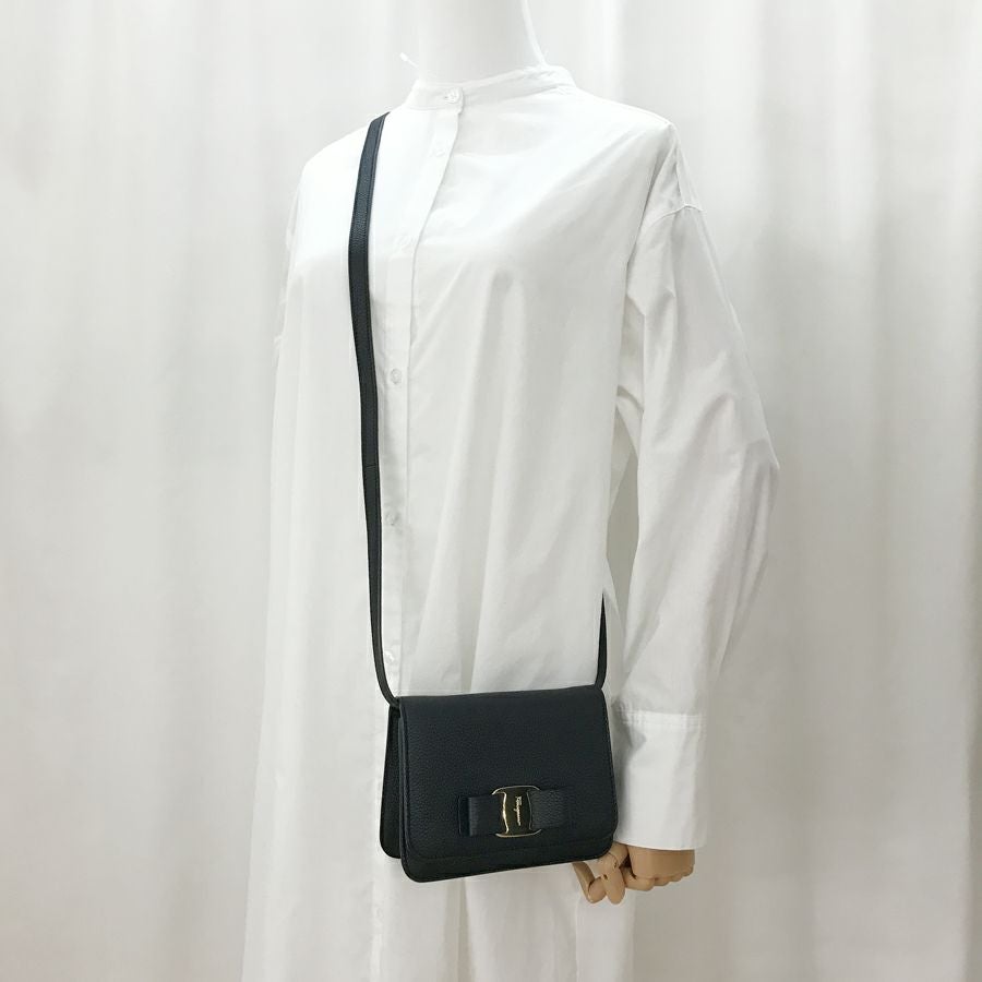 サルヴァトーレフェラガモ ショルダーバッグ