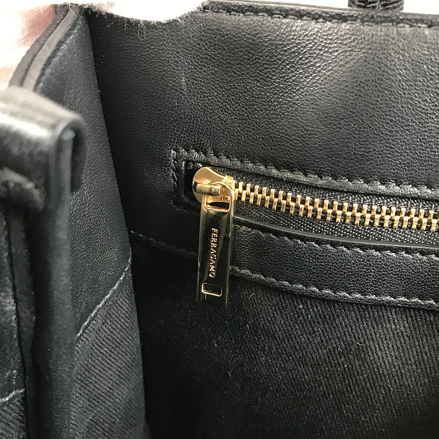 サルヴァトーレフェラガモ トートバッグ