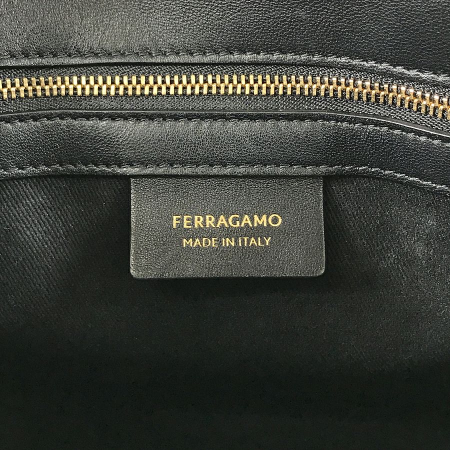 サルヴァトーレフェラガモ トートバッグ