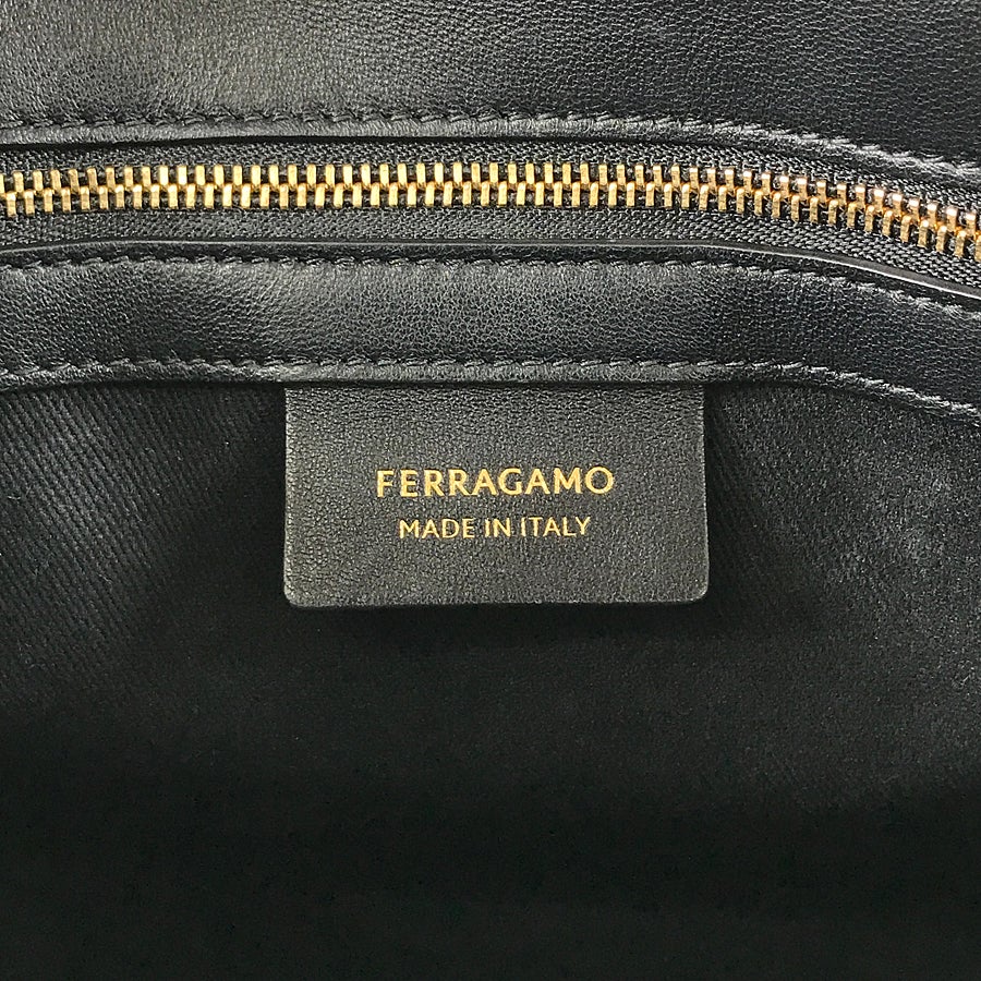 サルヴァトーレフェラガモ トートバッグ