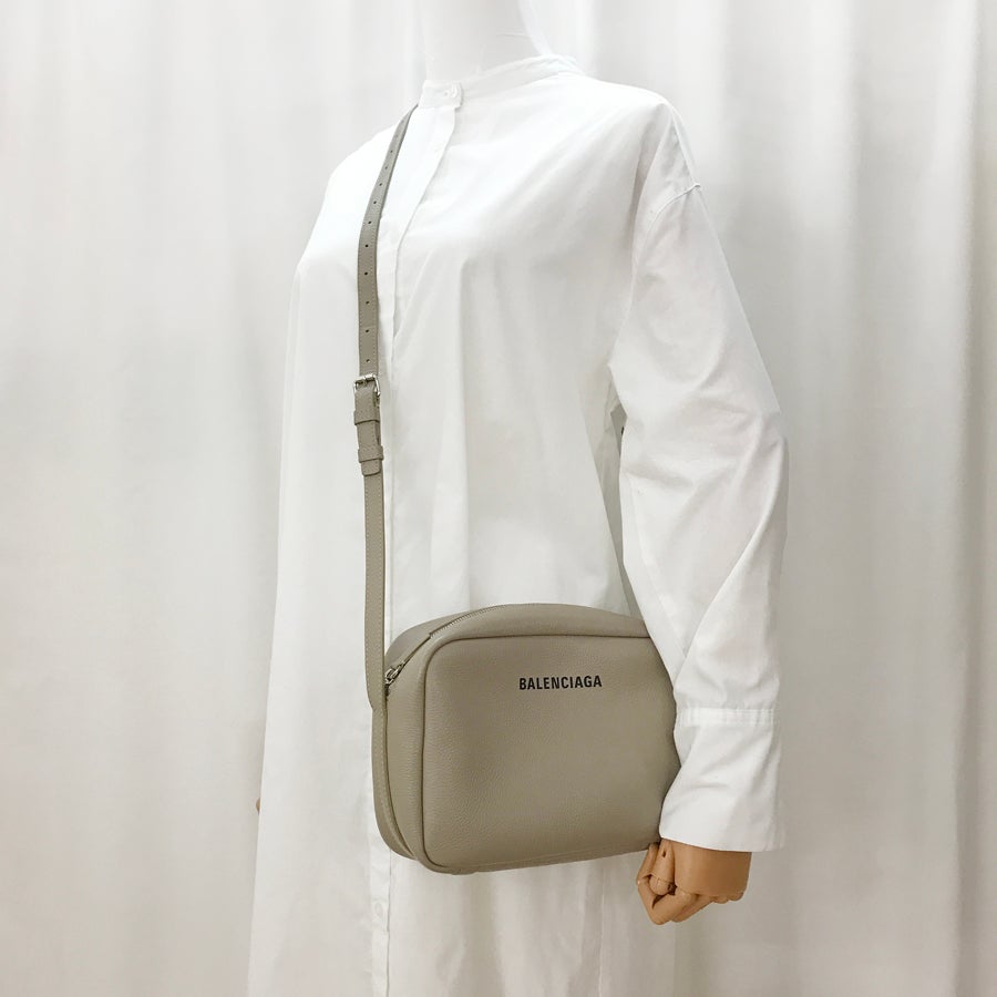 バレンシアガ ショルダーバッグ