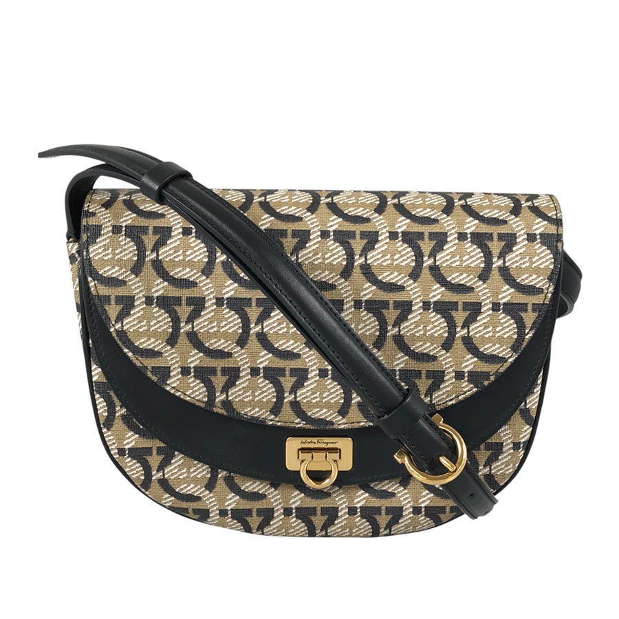 サルヴァトーレフェラガモ ショルダーバッグ