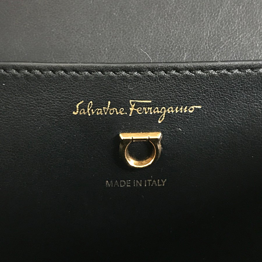 サルヴァトーレフェラガモ ショルダーバッグ