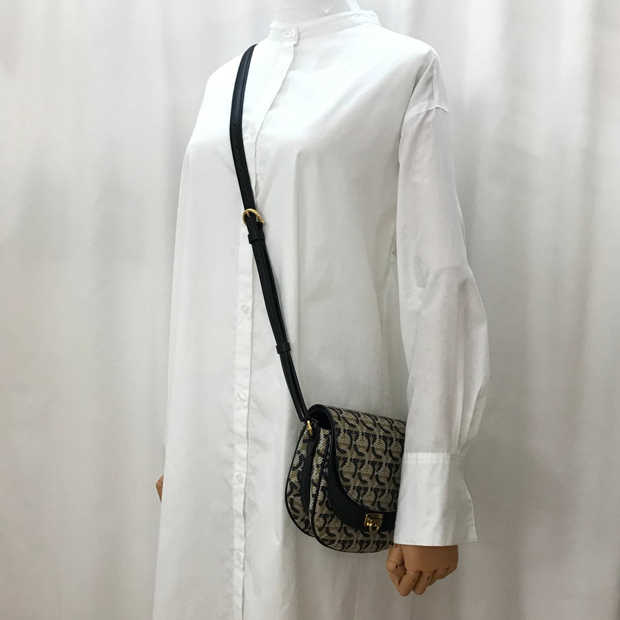 サルヴァトーレフェラガモ ショルダーバッグ