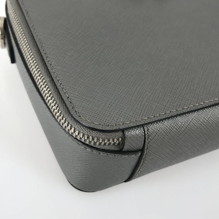 プラダ ハンドバッグ