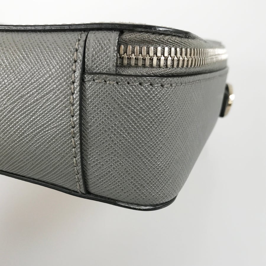 プラダ ハンドバッグ