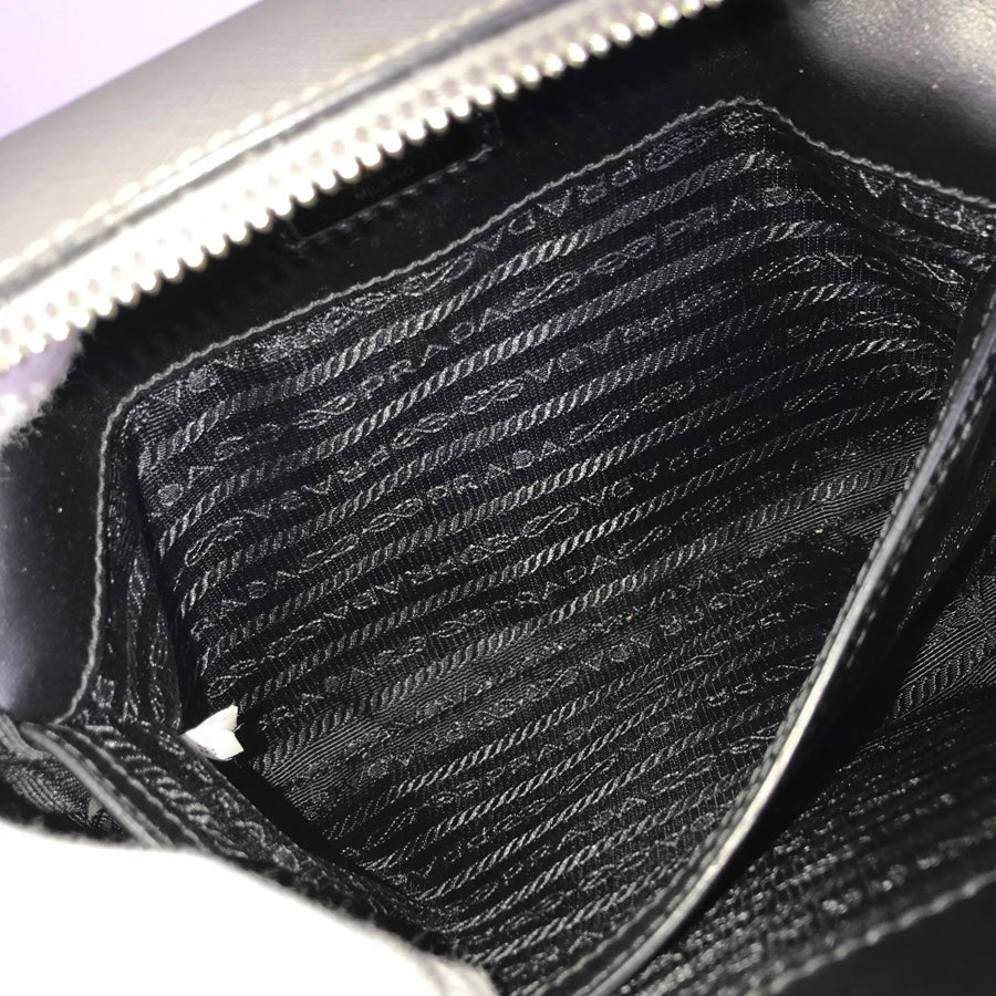 プラダ ハンドバッグ