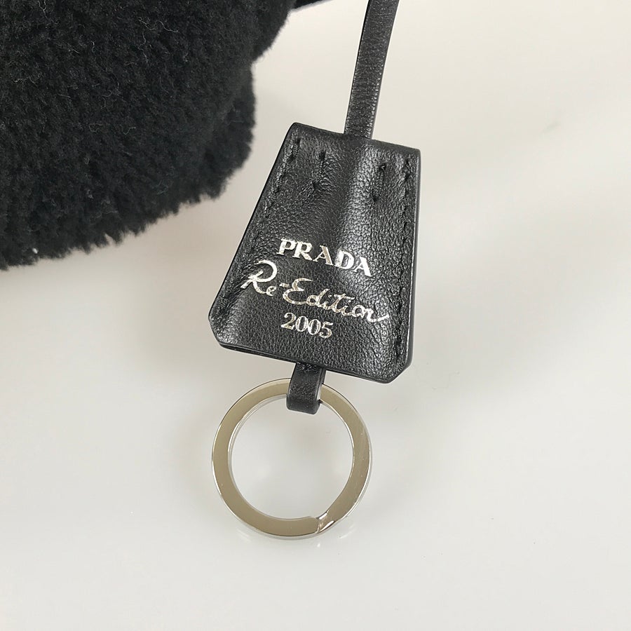プラダ ショルダーバッグ