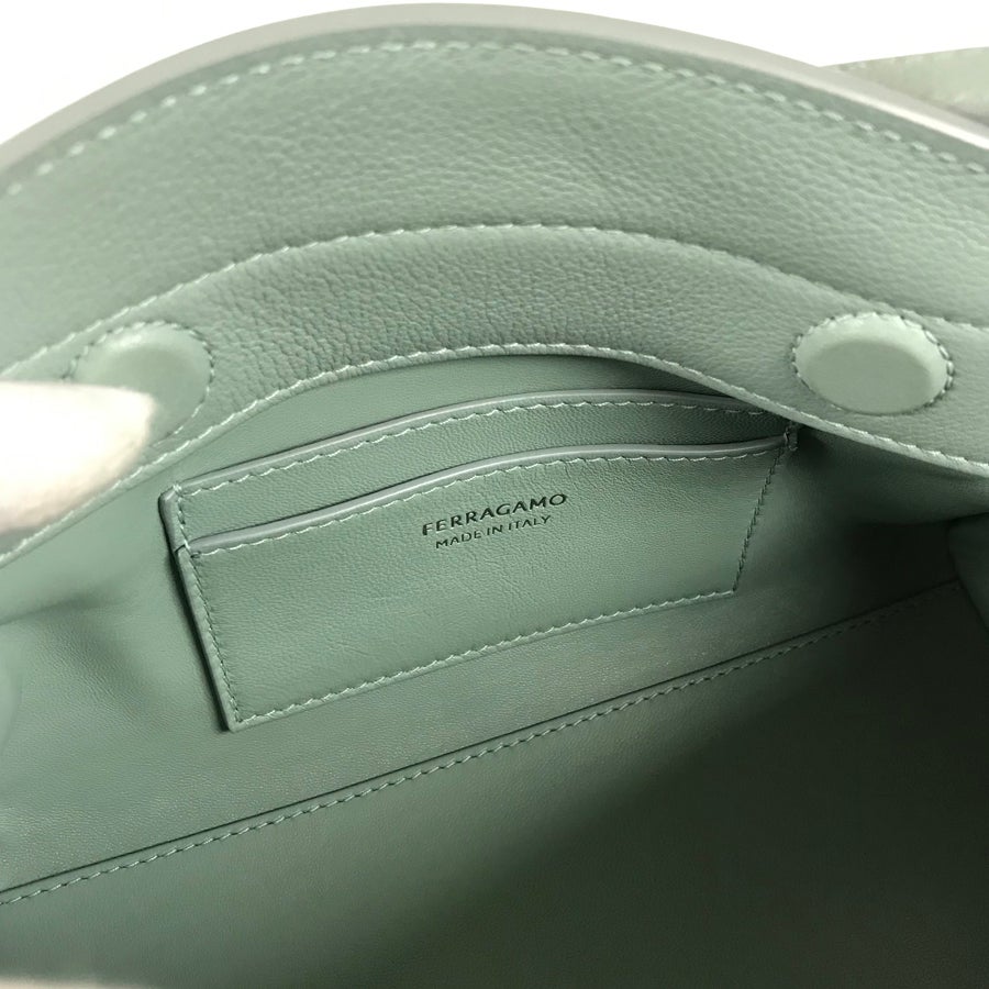 サルヴァトーレフェラガモ ショルダーバッグ