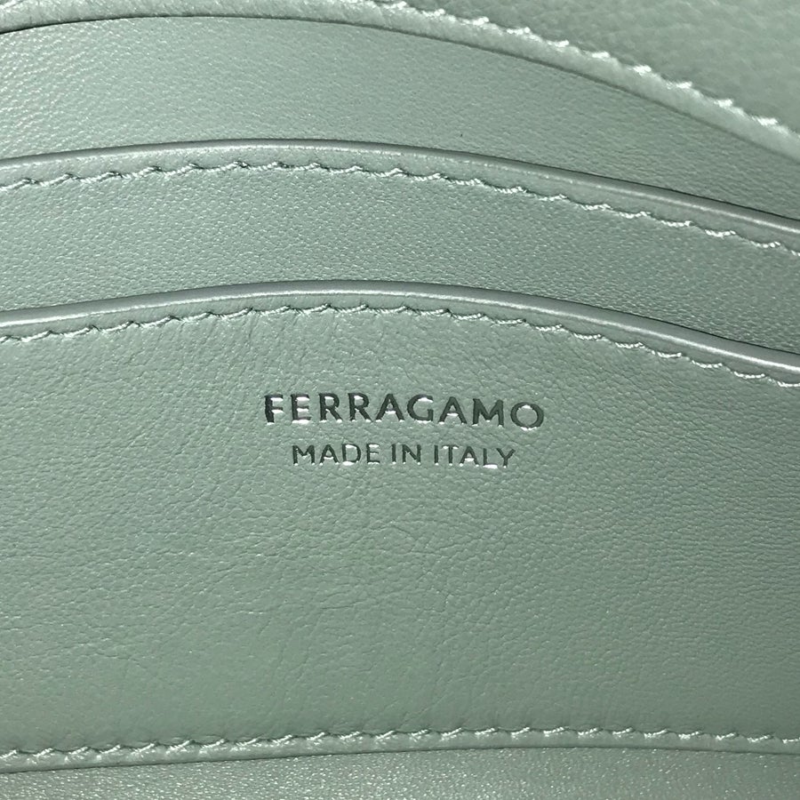 サルヴァトーレフェラガモ ショルダーバッグ
