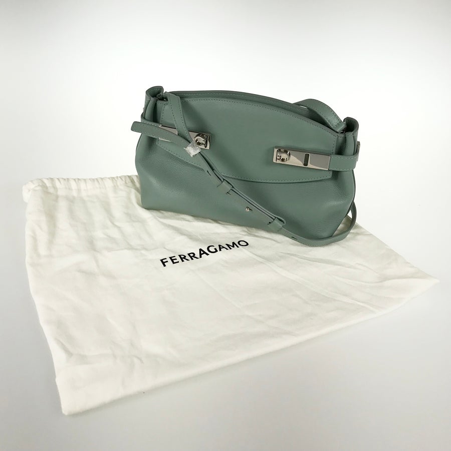 サルヴァトーレフェラガモ ショルダーバッグ