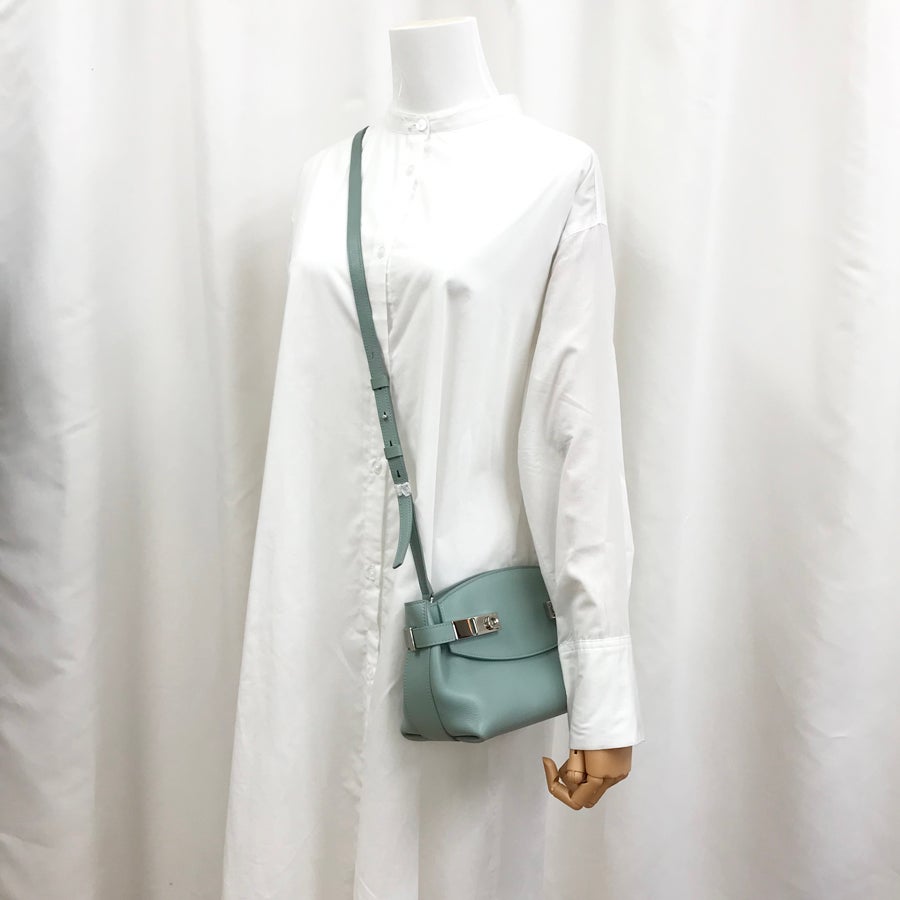 サルヴァトーレフェラガモ ショルダーバッグ