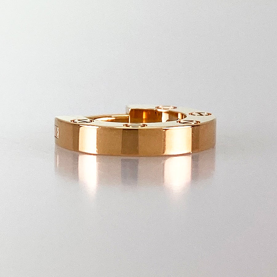 カルティエ ピアス