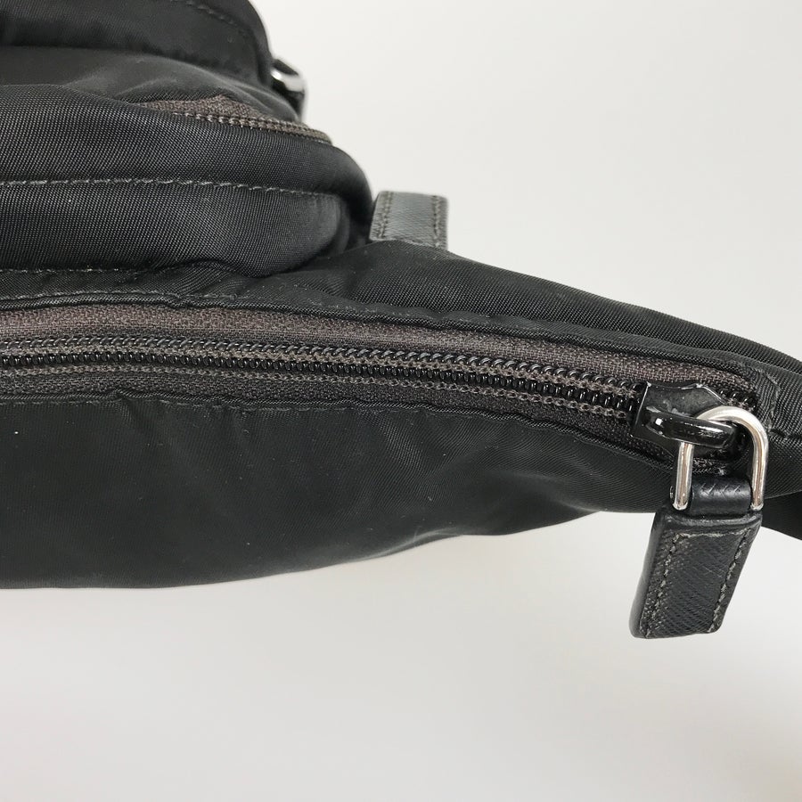 プラダ ボディバッグ